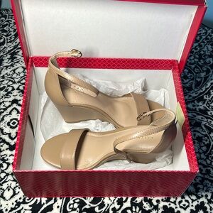 KELLY AND KATIE Elegant Tan Wedge Sandals